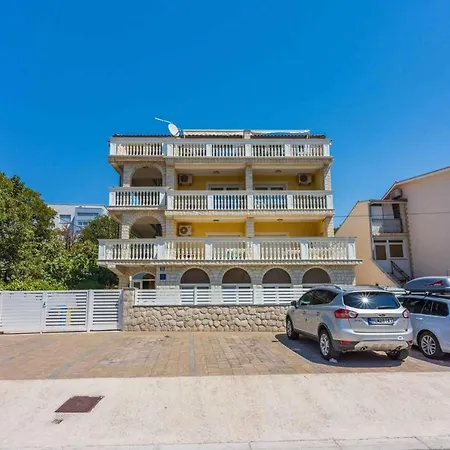 Two-bedroom 32 Crikvenica