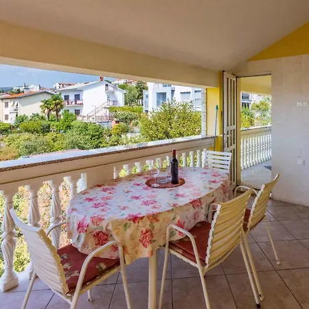 Two-bedroom 32 * Crikvenica